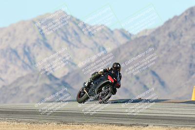 media/Dec-01-2025-Moto Forza (Mon) [[2daa91e15f]]/3-Beginner Group/Session 4 Turn 9/